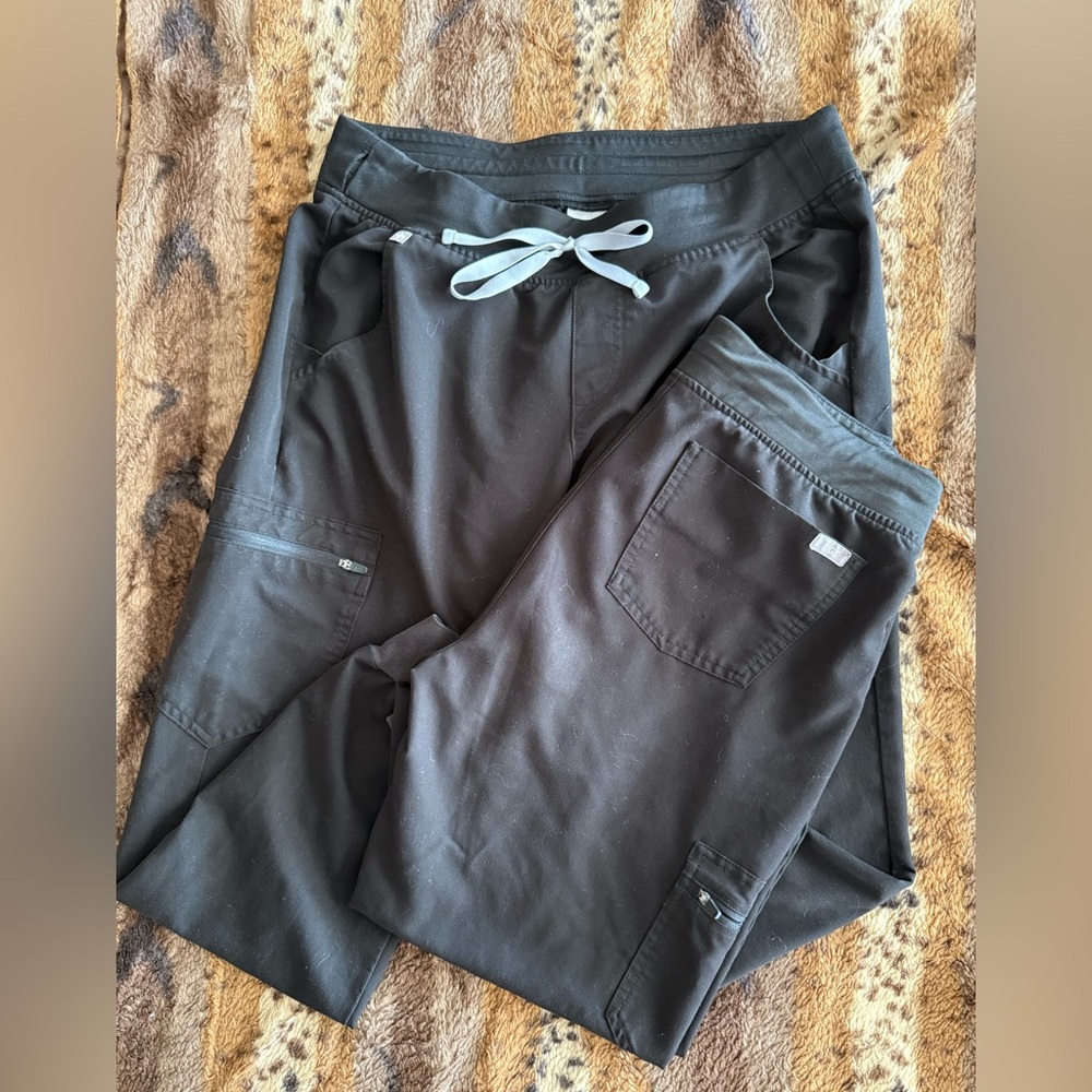 FIGS Women’s Technical Collection Black Jogger Scrub Pants